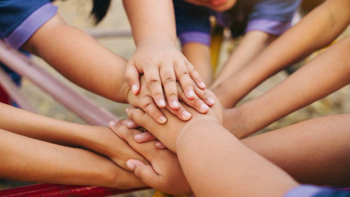 Encontraron familia para los 6 hermanitos salteños que querían ser adoptados juntos: una pareja de hombres de Córdoba | Actualidad