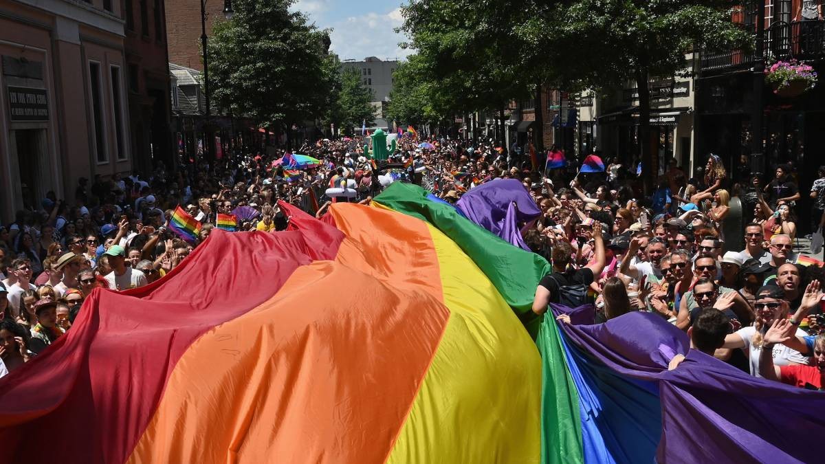 "Besazo": Protestan contra el municipio de Córdoba por no autorizar la Marcha del Orgullo | Actualidad