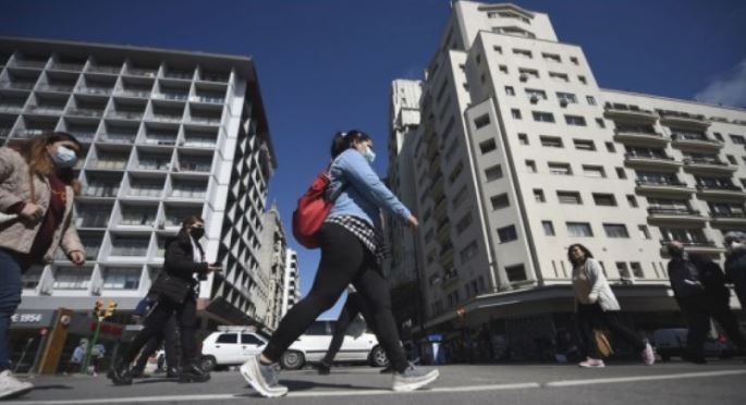 Preocupa el avance de otra ola de coronavirus en los países que rodean a la Argentina | Actualidad