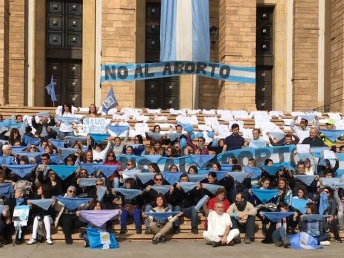 Médicos mendocinos hicieron un "chaquetazo" en contra del aborto | Actualidad