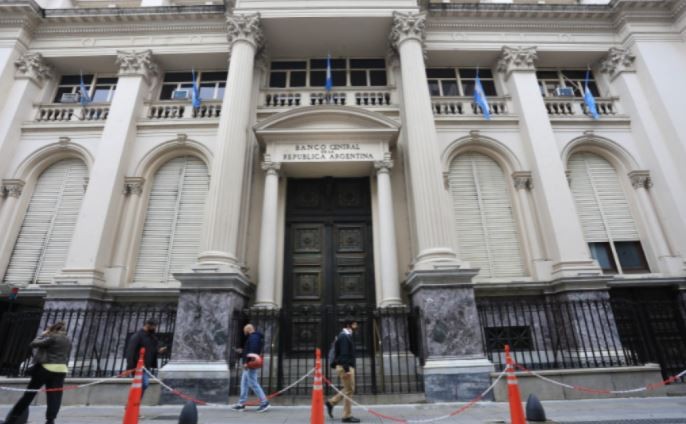 El BCRA analiza la posibilidad de terminar con el sistema de turnos previos de los bancos para atención presencial | Actualidad