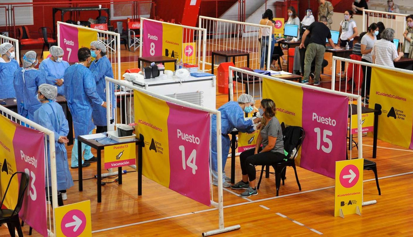 La Ciudad comenzará este martes a aplicar la tercera dosis a los mayores de 50 años vacunados con Sinopharm | Actualidad