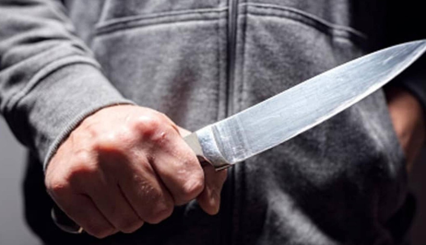 Atacó a su hermana a puñaladas y la policía lo redujo con un disparo en una de sus piernas | Actualidad