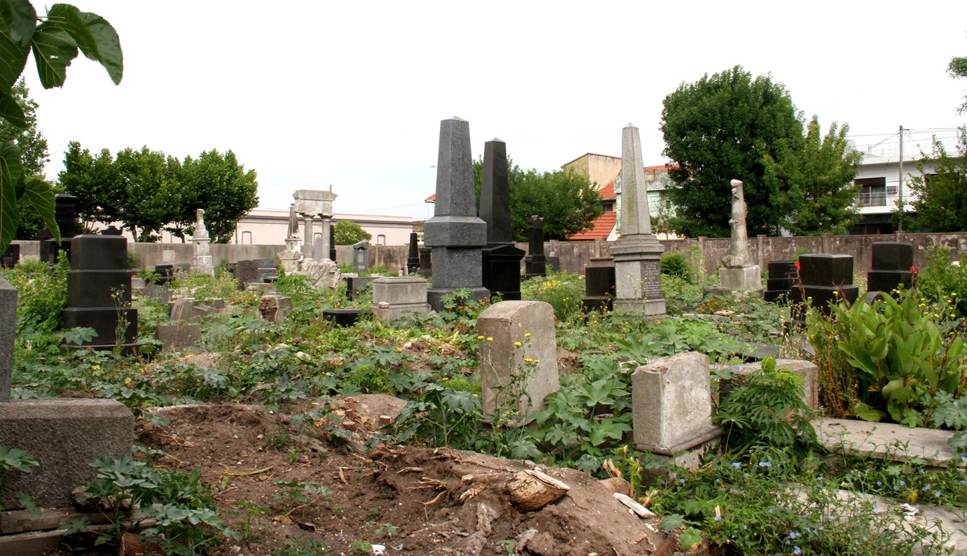 Denuncian que el Cementerio Israelita de Avellaneda sufrió ataques vandálicos | Actualidad