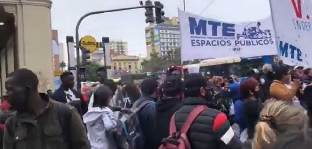 Protesta de vendedores ambulantes en Once: "No somos mafia, somos trabajadores" | Actualidad