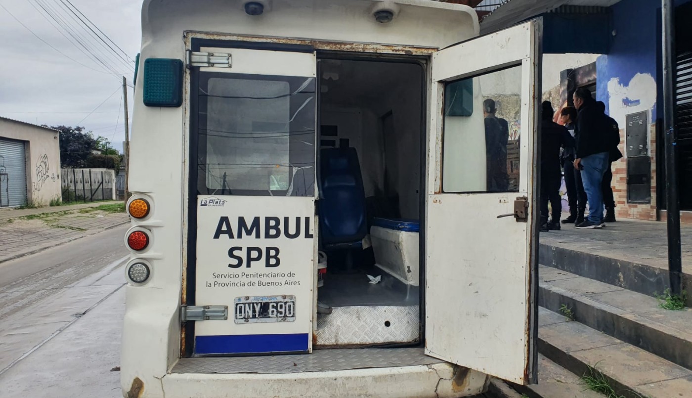 Delincuentes rescataron a los tiros a un preso que era llevado desde un penal a un hospital | Actualidad