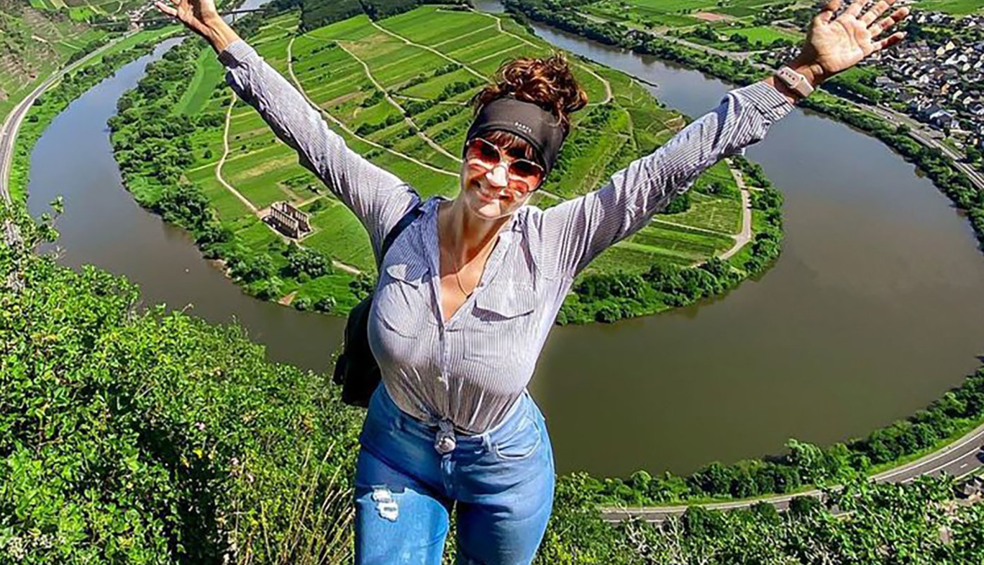 Murió una chica tras sacarse una selfie en un acantilado: su novio halló la foto de segundos antes de su caída | Internacionales