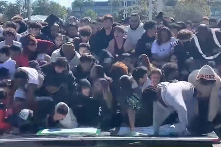 Denuncian a los raperos Travis Scott y Drake tras la estampida en el festival que dejó 8 muertos | Espectáculos