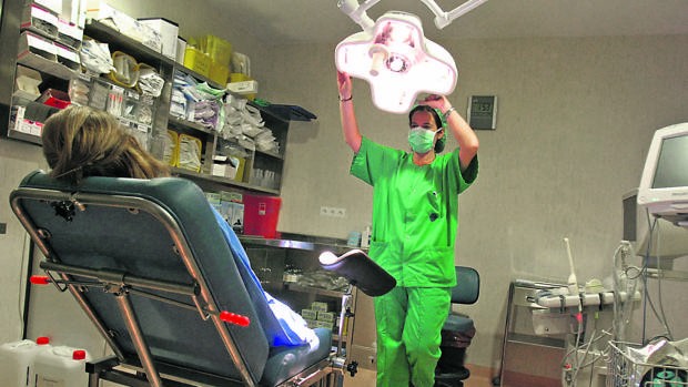 España restituyó los tratamientos de fertilidad gratuitos para solteras, lesbianas y transexuales | Internacionales