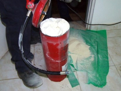 Detienen a una joven con tres kilos de cocaína ocultos en un matafuegos en Lomas de Zamora | Actualidad