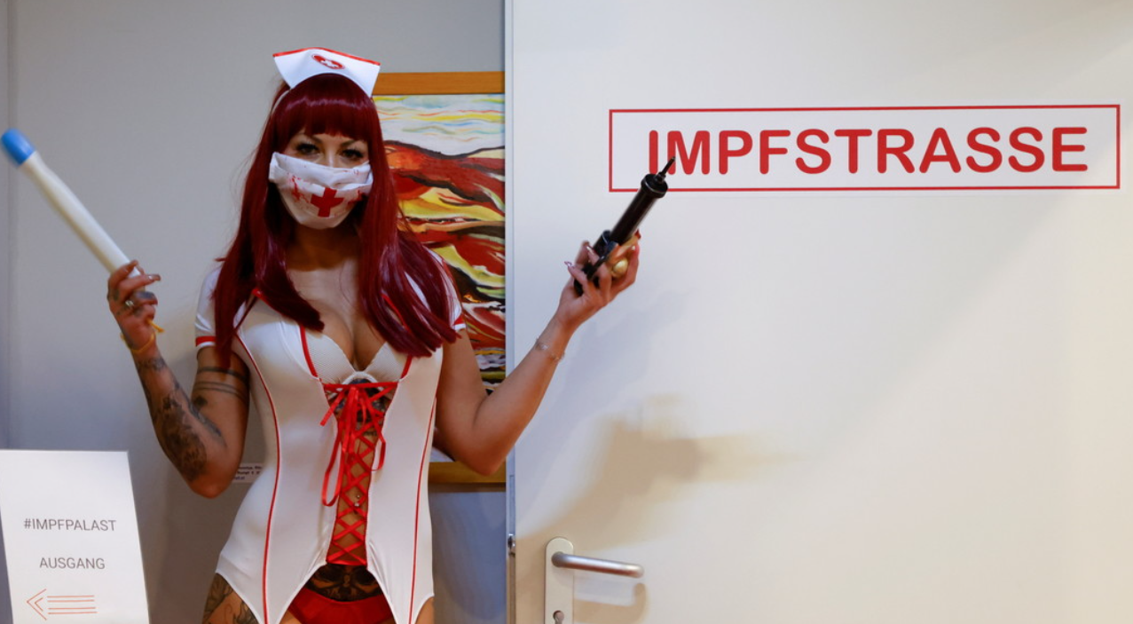 Un burdel ofrece "mujeres gratis" a quienes se vacunen contra el Covid-19 | Internacionales