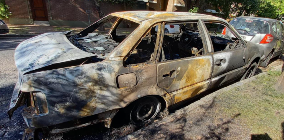 Al menos 6 autos fueron quemados durante la madrugada en Santa Fe | Actualidad