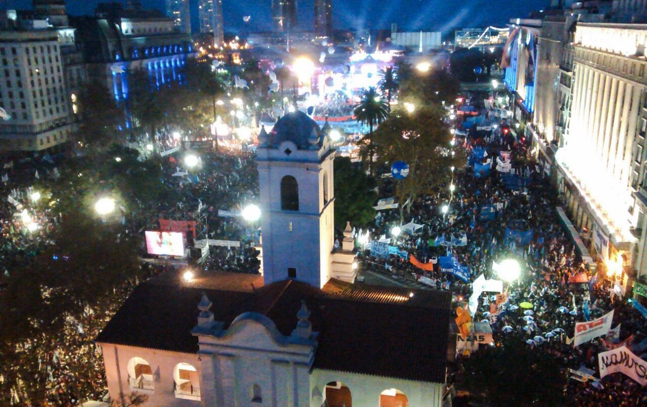 Miles de personas están en Plaza de Mayo por el festejo patrio que cierra la Presidenta | Política