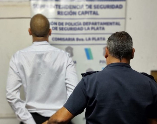 Mató a su mamá, la decapitó, puso la cabeza en un balde y se entregó en la comisaría | Actualidad