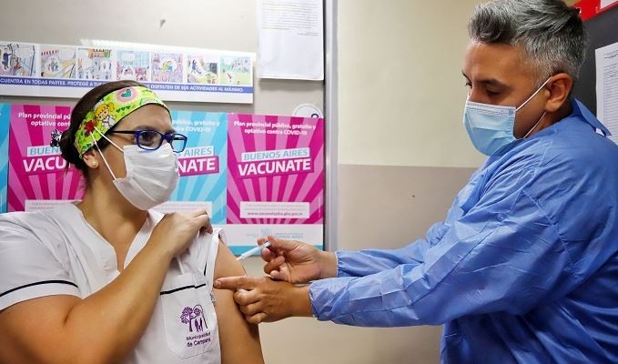 La provincia comienza a aplicar la tercera dosis de la vacuna contra el coronavirus al personal de salud | Actualidad