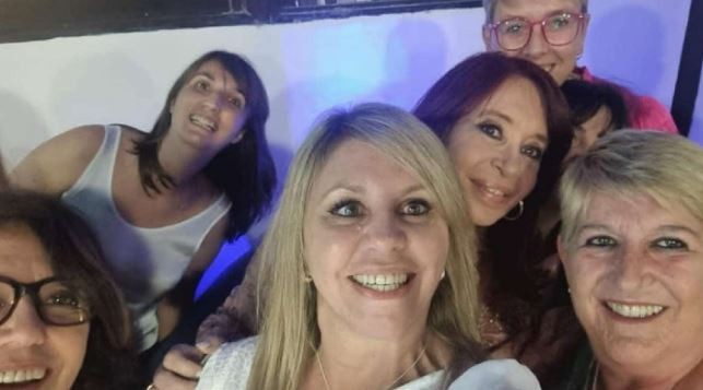 Cristina Fernández de Kirchner reapareció tras las elecciones: participó de una cena de despedida de senadores del Frente de Todos | Política