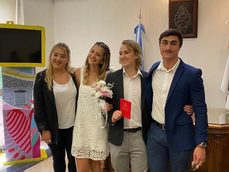 Iba como testigo a la boda de su amigo y terminó casado con la novia | Actualidad