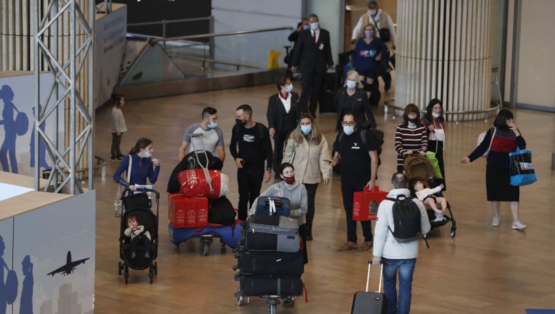 Israel cierra sus fronteras a extranjeros por la variante Ómicron del coronavirus | Internacionales