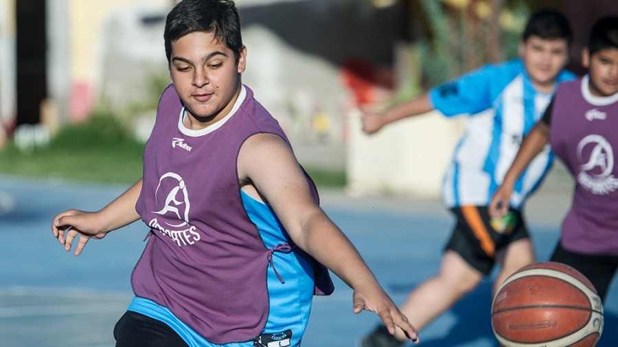 Un nene con autismo llevó a la victoria a su equipo de básquet en Santiago del Estero | Deportes