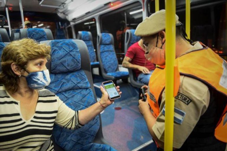 Pase sanitario: analizan su implementación en transportes y espacios de trabajo | Actualidad
