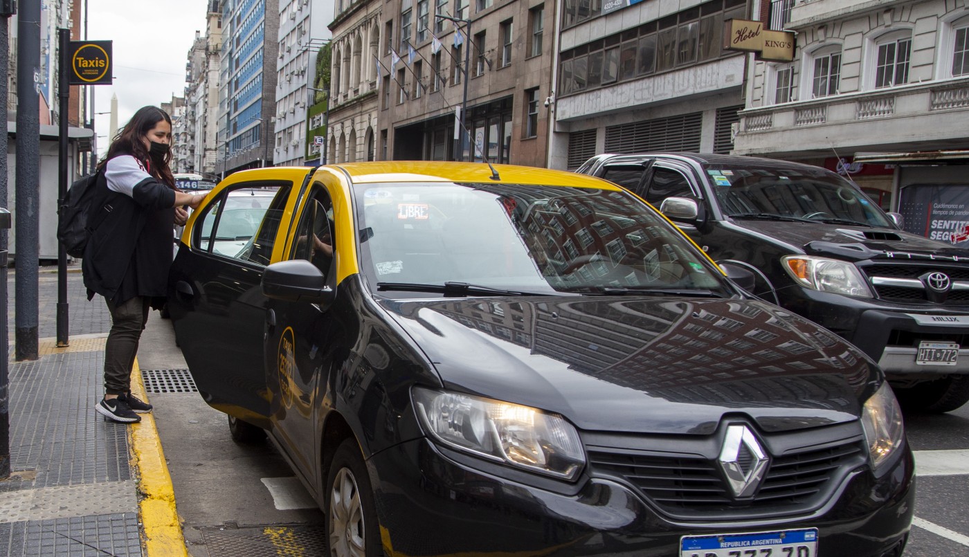 Subió la tarifa de taxis y en enero aumentarán los peajes, el estacionamiento y la VTV | Economía