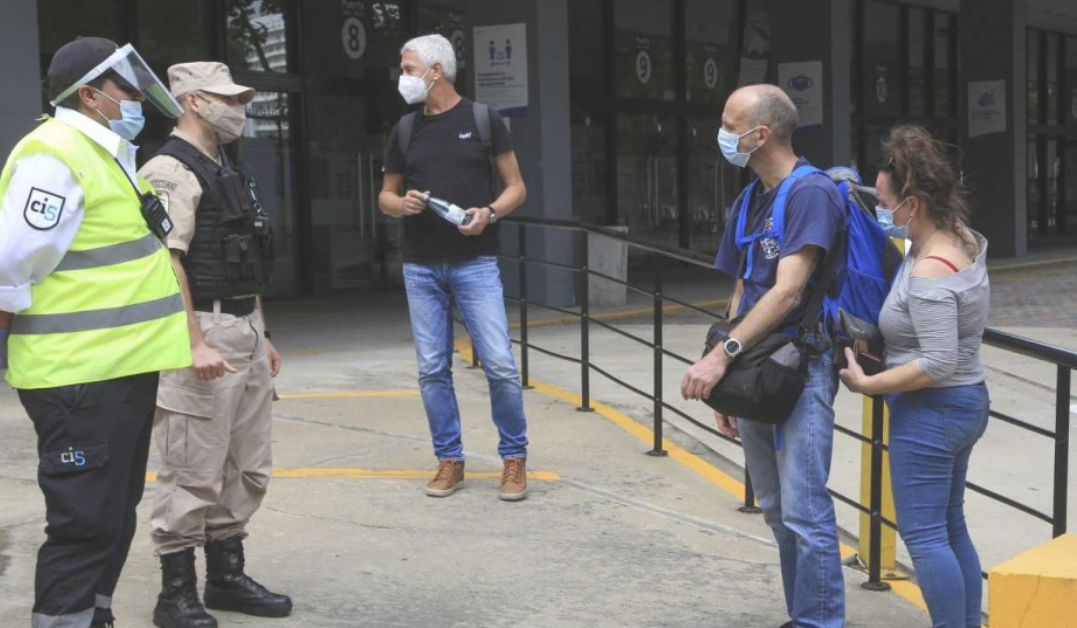 Se levantó el aislamiento del polémico buque Hamburg tras el "falso positivo" | Actualidad