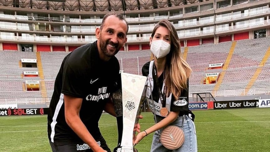"Para que pueda vivir como se merece": futbolista y su esposa le regalaron un departamento a la niñera | Internacionales