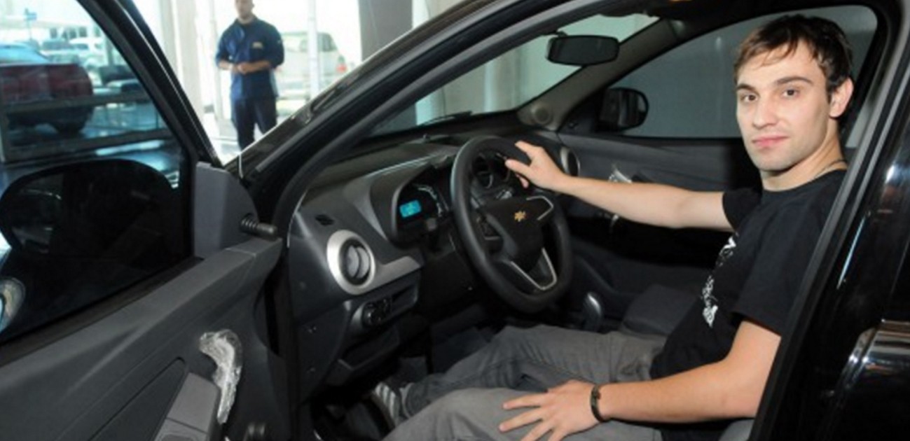 El joven que compró un auto 0km durante la presidencia de Pinedo | Política