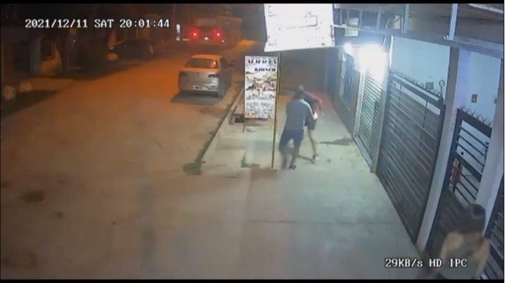 Video: el momento que un joven es baleado por motochorros en Moreno | Actualidad