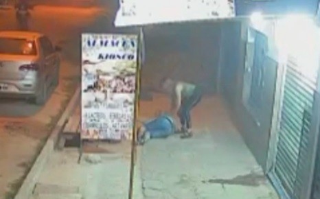 Los desgarradores gritos e insultos de la novia del joven baleado por motochorros en Moreno | Actualidad