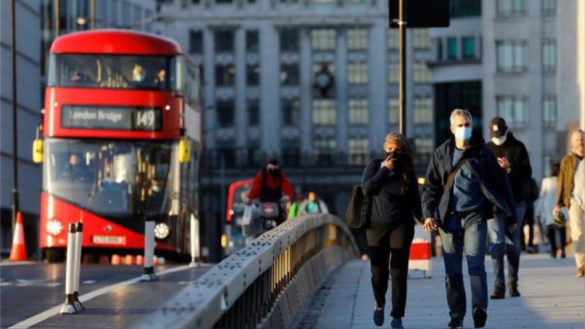 Teletrabajo e impulso a la vacunación contra el ómicron en el Reino Unido | Internacionales
