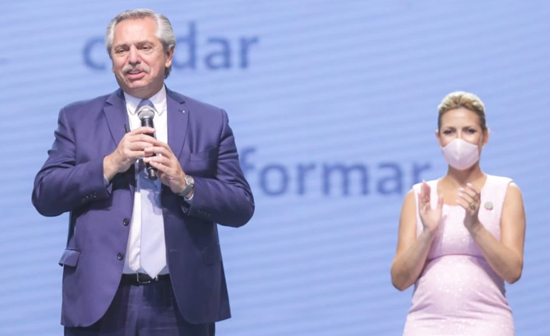 Fernández a las mujeres: "Les prometo que el primer feminista voy a ser yo" | Política