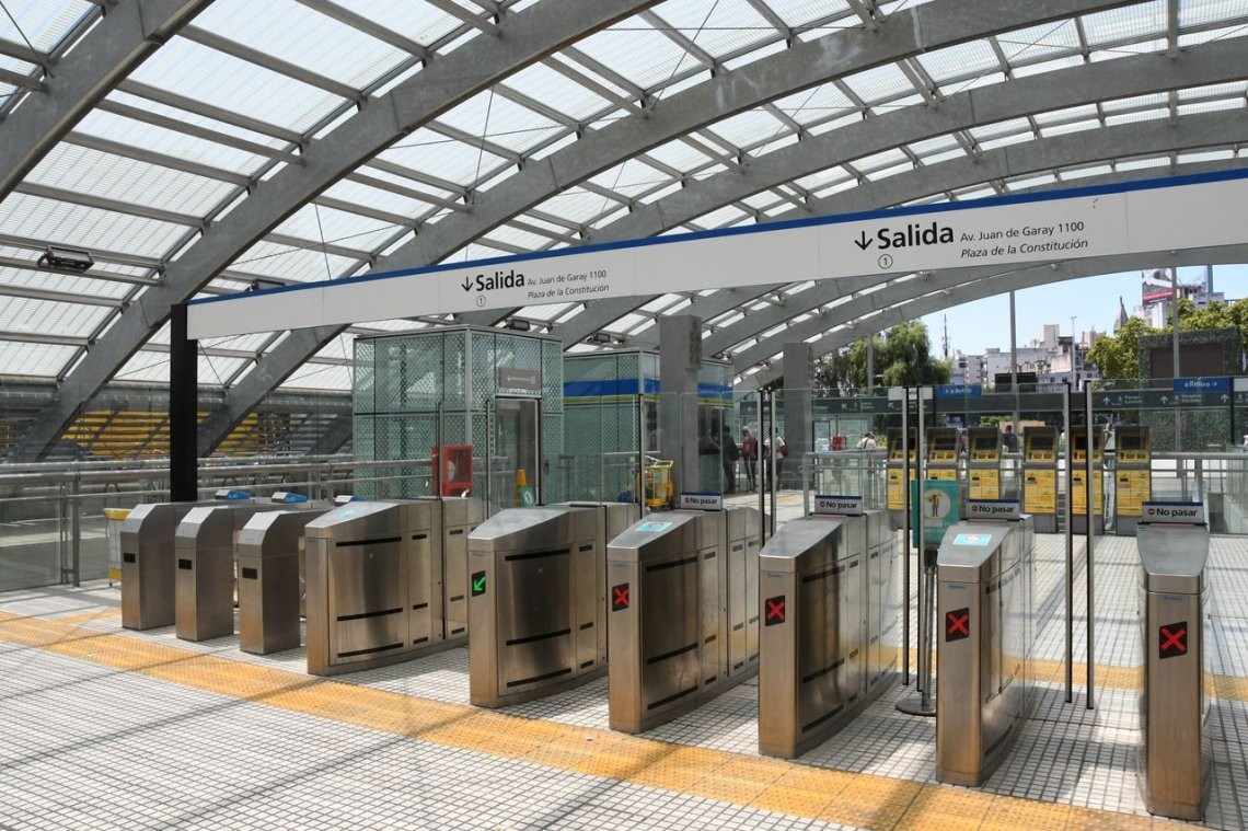 Metrodelegados "liberan accesos" en estación Constitución de Línea C de subte | Actualidad