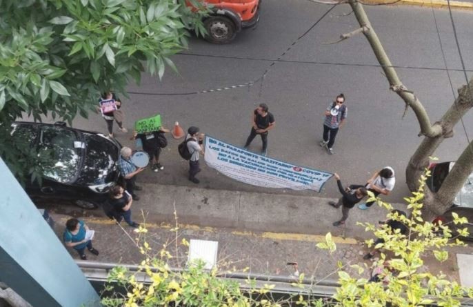 Una patota "antivacunas" que amenazó e insultó a periodistas de una radio | Actualidad