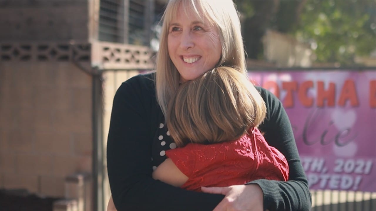 La conmovedora historia de la maestra que adoptó a su alumna de 9 años | Internacionales