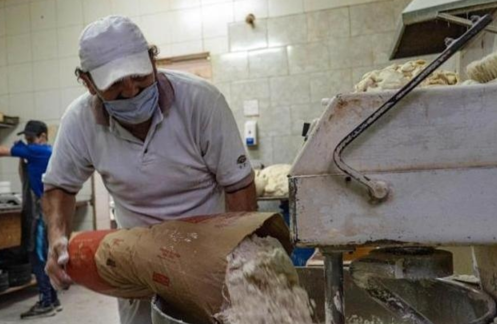 Feletti se reunirá con panaderos y molineros por el precio de la harina y del pan | Economía