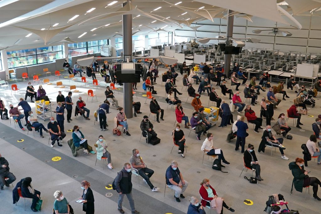 El G7 pidió cooperar frente a la cepa Ómicron, que calificó de "mayor amenaza para la salud mundial" | Internacionales