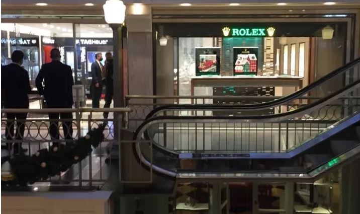 Pánico en el Patio Bullrich: delincuentes realizaron un golpe comando a una relojería | Actualidad