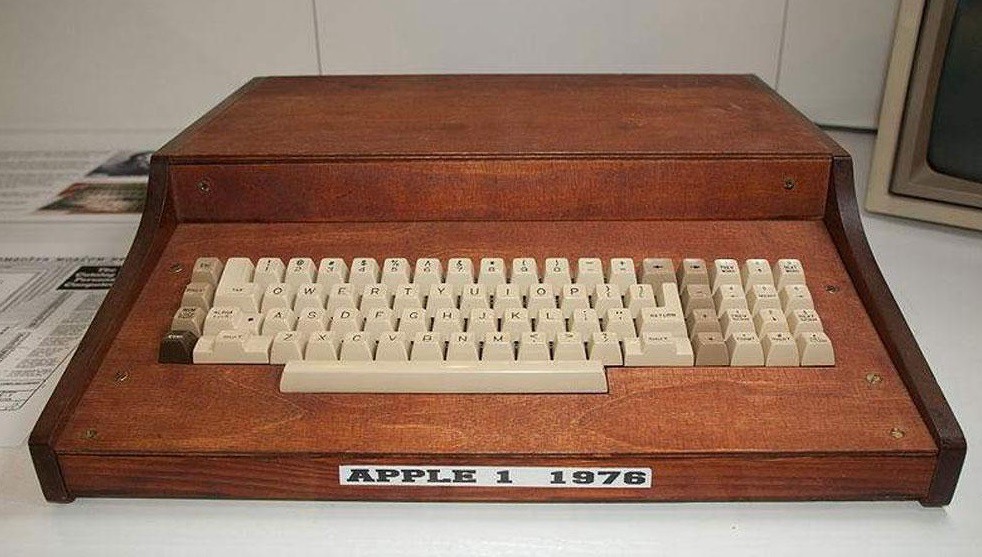 Tiró a la basura la primera computadora Apple, valuada en 200 mil dólares | Tecno