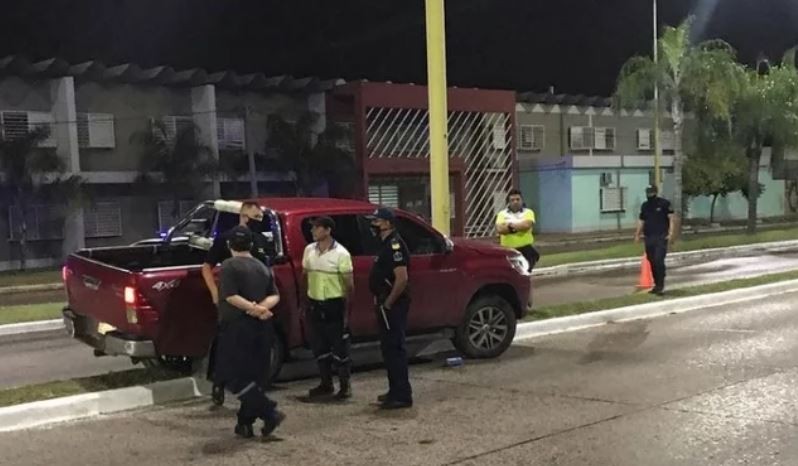 Disfrazados de policías y a los tiros, intentaron robar una camioneta en Corrientes | Actualidad