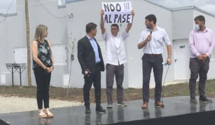 El incómodo momento que vivió Kicillof durante un acto en el partido bonaerense de Ayacucho | Política