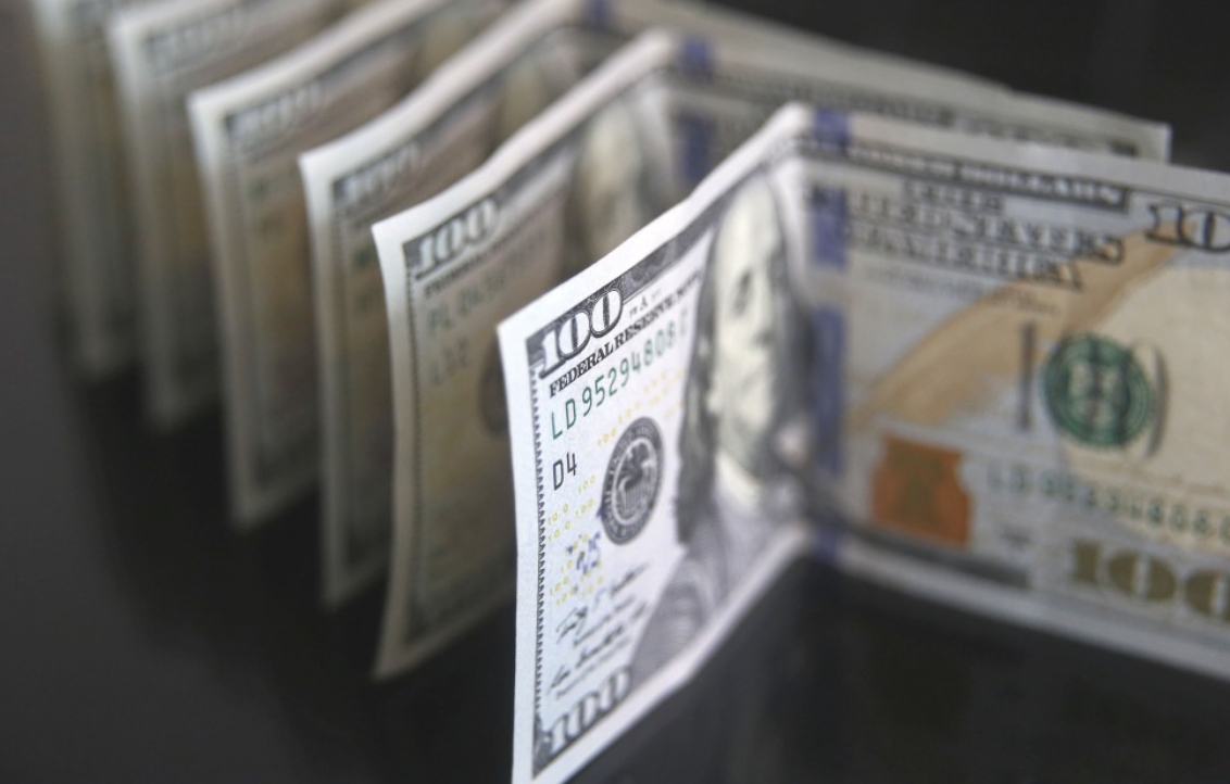 El dólar salta $4 a $205 en la rueda previa al receso navideño | Economía