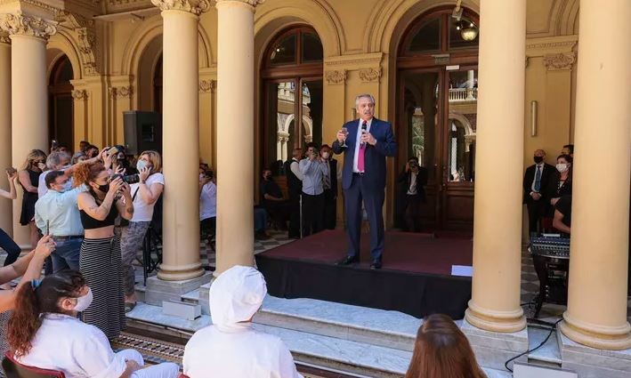 Alberto Fernández, a trabajadores de Casa Rosada: "Hicieron lo necesario para que el Estado no se detenga" | Política