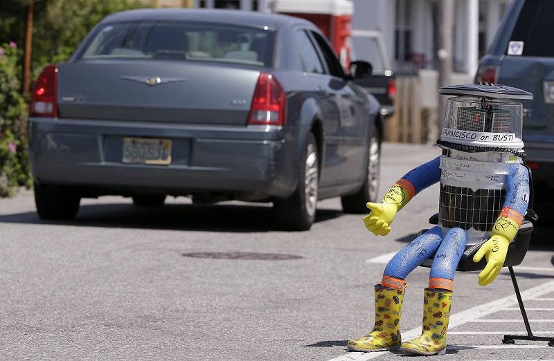 El triste final del robot que viajaba haciendo dedo | Tecno