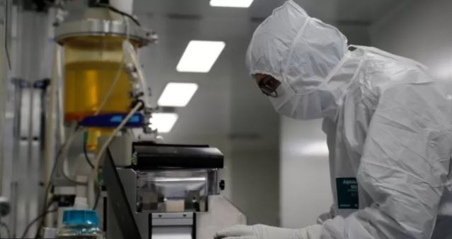 Rusia lanzará en 2022 una vacuna nasal eficaz contra la variante Ómicron, según Gamaleya | Internacionales