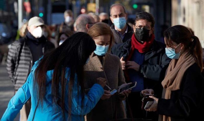 España superó por primera vez desde el inicio de la pandemia los 100.000 contagios diarios de coronavirus | Internacionales