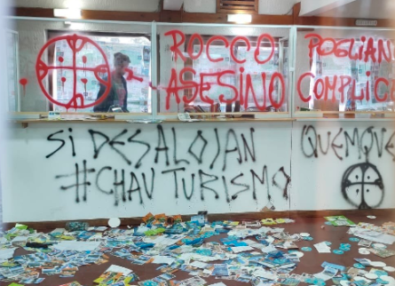 Video: encapuchados destrozaron la Oficina de Turismo de El Bolsón | Actualidad