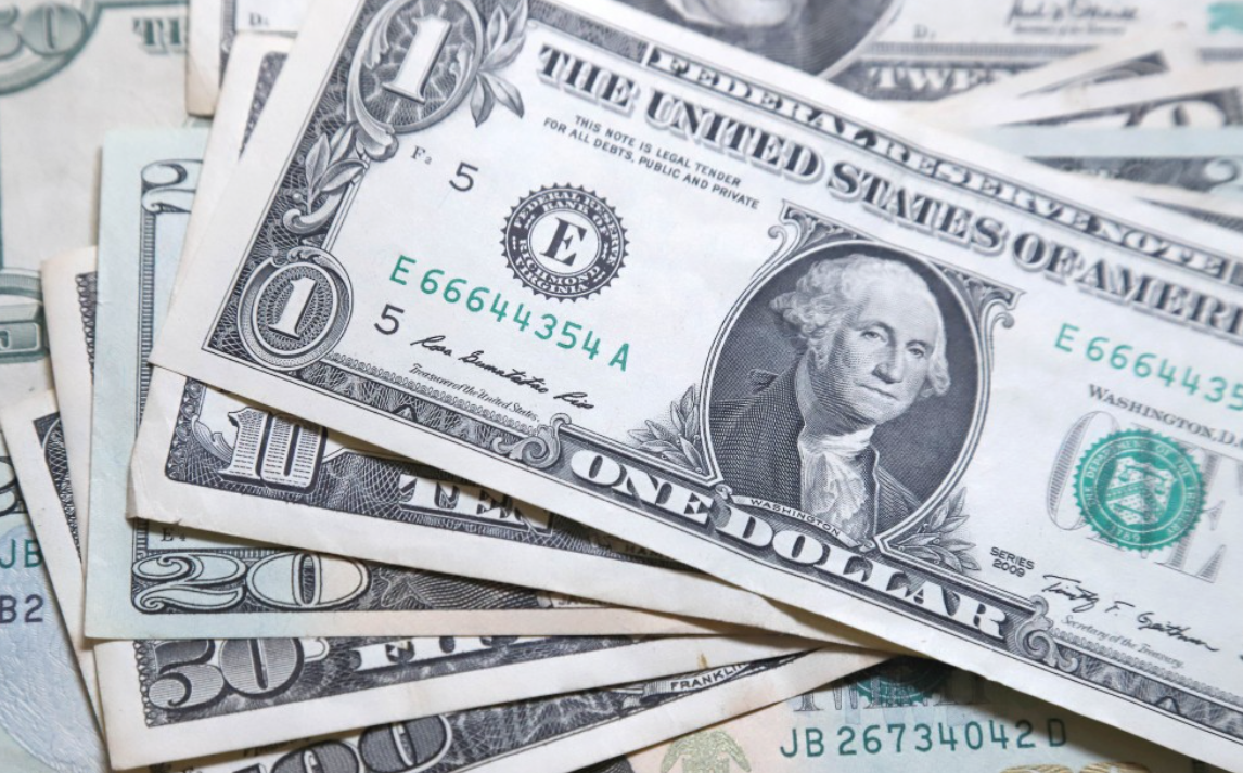 El dólar cerró el año en $208 y subió 25% en 2021 | Economía