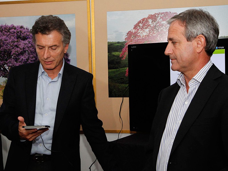 Ministro encargado de la reestructuración del Estado defendió el nombramiento de su esposa | Política