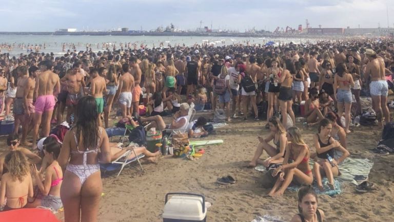 Sin protocolos ni cuidados por el coronavirus, así son los “After Beach” en Mar del Plata | Actualidad